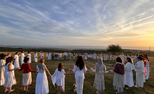 Според църковния календар това е денят на Свети Йоан Кръстител
На
