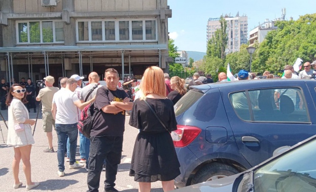 ВМРО с протест пред посолството на Северна Македония