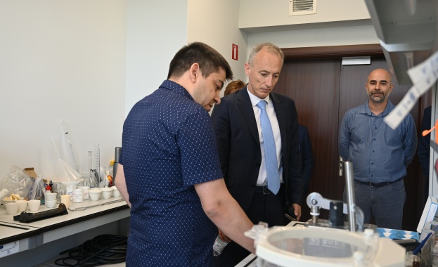 Суперкомпютри модерни лаборатории и възможност за работа по научни проекти