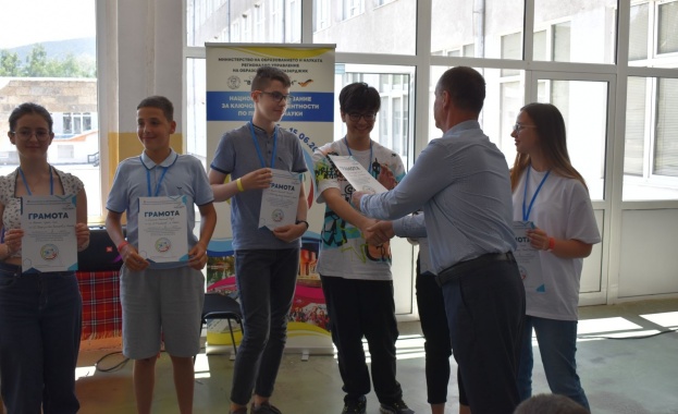 Ученици търсиха състава на храни и напитки прилагаха знанията от