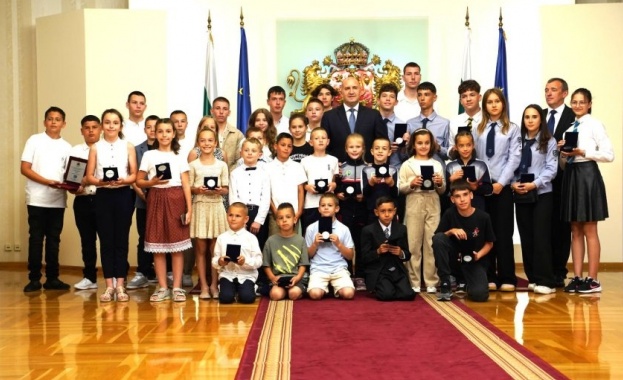 Румен Радев награди победителите в годишната класация на инициативата "Спортувай с президента"