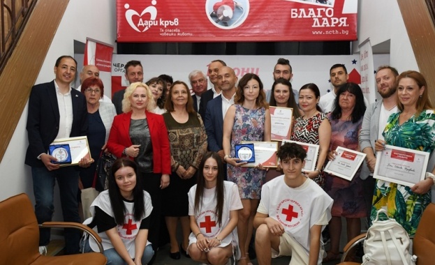 „Девин“ ЕАД и Националният център по трансфузионна хематология стартират съвместна инициатива “Вода за живот“