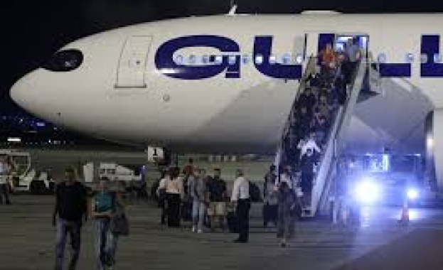 Първа евакуация на българи от Израел В 02 30 часа тази