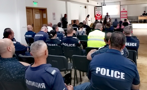 Успешно се реализира обучението на ПИЦ по зависимости за полицейски служители, педагози и училищни психолози
