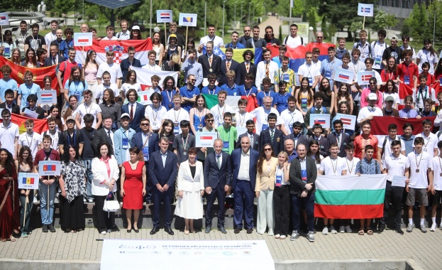 Българските отбори завоюваха три сребърни и пет бронзови медала на Европейската олимпиада по Физика