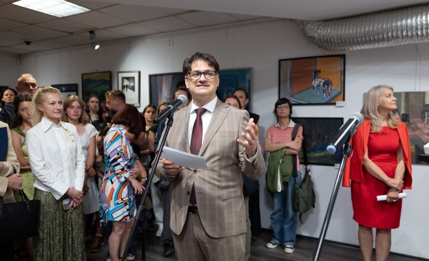 Снощи в Арт галерията на НДК министърът на културата Мариан