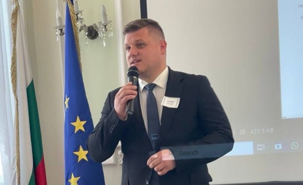 С гордост в сърцата и звън от родната реч премина