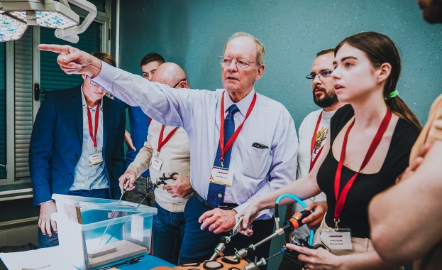 Над 250 световни експерти се събраха в Плевен на конгрес за иновации в роботизираната хирургия 