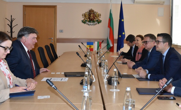 Възможностите за разширяване на икономическото сътрудничество обсъдиха министър Дилов и посланикът на Молдова у нас