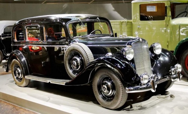 Първият лек автомобил задвижван от дизелов двигател