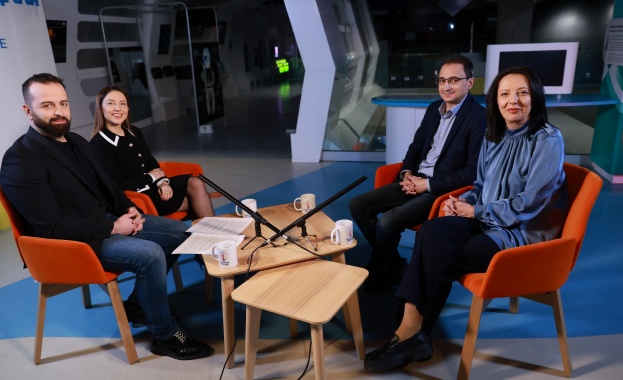 Трябва ли да сме приятели с колегите?