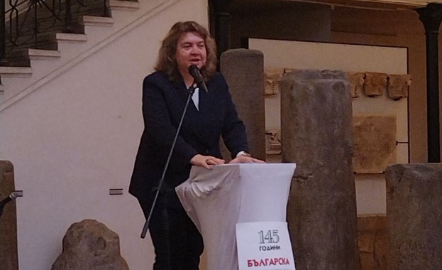 Председателят на Народното събрание Наталия Киселова приветства служителите на Националния