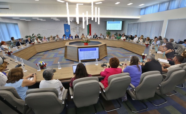 Стартираме разговори и обсъждане относно необходимостта от промяна на структурата