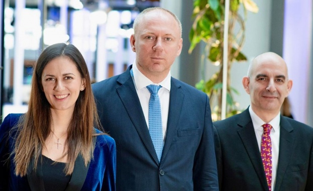 Евродепутатите от Възраждане подкрепиха вот на недоверие срещу Европейската комисия