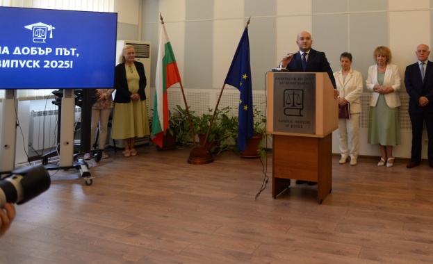 Министър Георгиев към новите младши магистрати: Да върнем усещането, че правото е по-силно от силата!