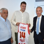 Саша Везенков получи дипломата си за треньор от ректора на НСА