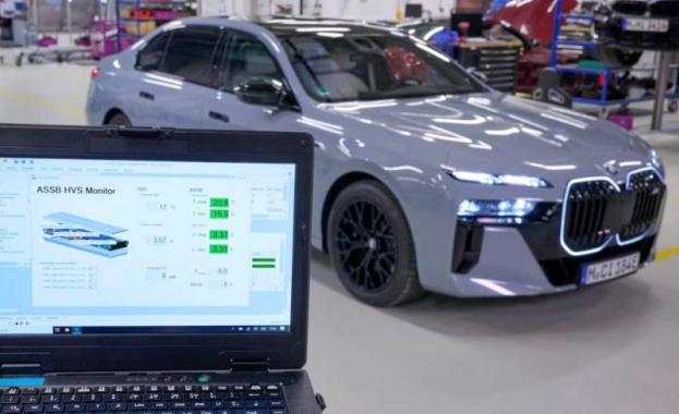 Прототип на BMW i7 с твърдотелни батерии разработен съвместно с