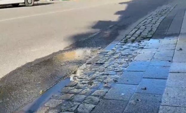 От три седмици по улиците на Владая тече питейна вода