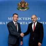 Министър Пешев се срещна с посланика на Сърбия Милан Равич