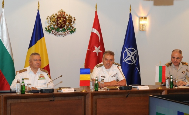 По покана на началника на отбраната адмирал Емил Ефтимов на