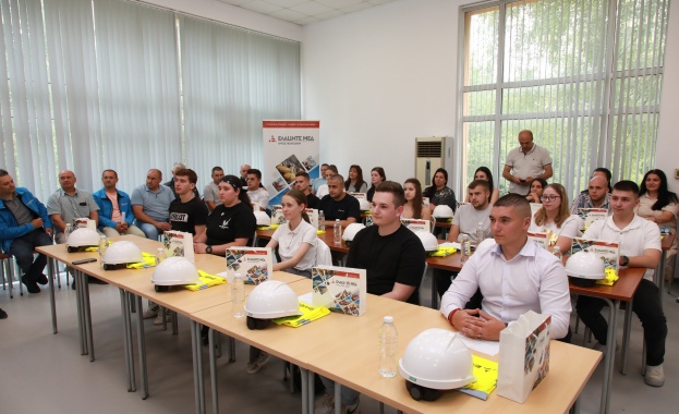 Младежите ще трупат ценен практически опит на двете работни площадки