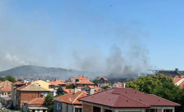 Два пожара край Карнобат, огънят е овладян Два пожара край Карнобат, огънят е овладян
