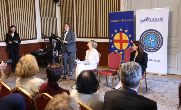 Албания и България постъпиха зряло като избраха да не отговарят