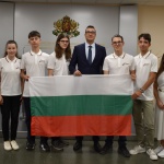 Министър Дилов връчи националното знаме на българския отбор, който ще представи страната ни във 2-рото издание на Международната олимпиада по изкуствен интелект