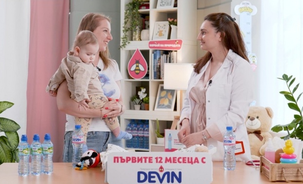 5 ият месец на бебето Време за игри нови умения и