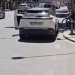 Депутатът от ПП-ДБ Манол Пейков е сниман да нарушава правилата за движение по пътищата в центъра на София