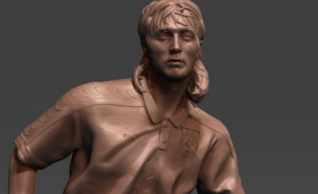 Точно година след започването на кампанията за издигане на паметник