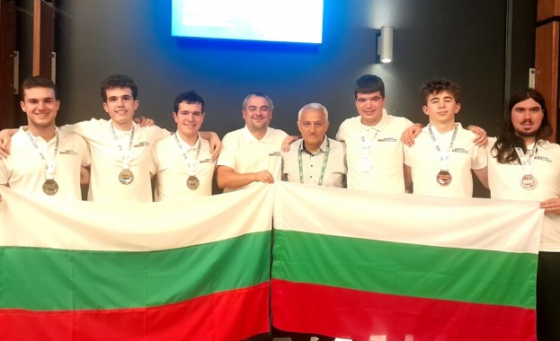 Български ученици спечелиха 6 медала на 66 ата Международна олимпиада по