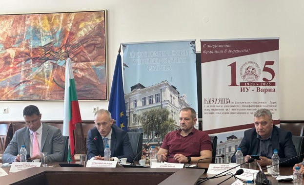 Министър Вълчев: Разчитаме на гласовете на учените - да говорим с факти срещу митовете за еврото