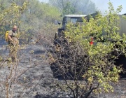 Два хеликоптера и военнослужещи помагат за гасенето на  пожари в страната