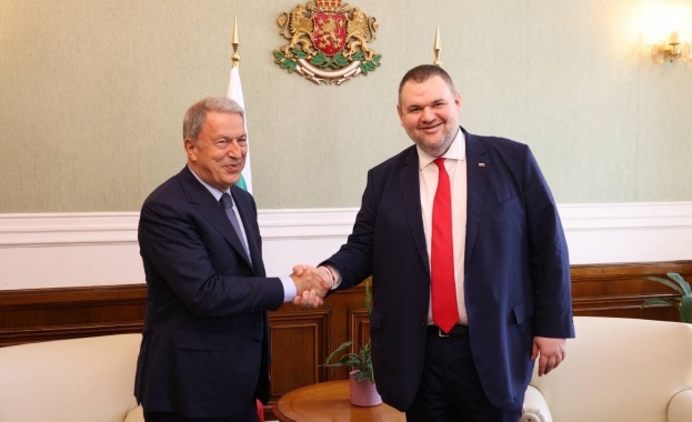 Официална среща с председателя на Комисията по национална отбрана на