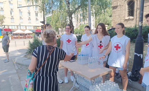 Българският Червен кръст получи 13 680 бутилки 6 840 литра