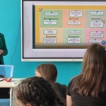 „Защо?“ в класната стая: Как учител от Перник развива критичното мислене у децата с помощта на новите технологии