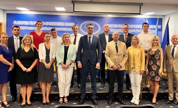 Министър Дилов награди най-успешните за 2024 г. служби по търговско-икономическите въпроси