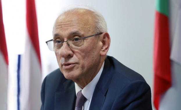 Министърът на здравеопазването доц д р Силви Кирилов дм проведе среща