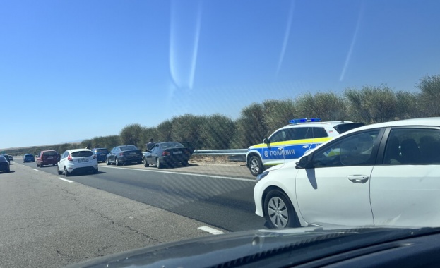 Километрично задръстване на "Тракия" заради катастрофа