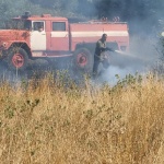 Частично бедствено положение в три села до Ямбол заради пожар в местността Бакаджик. Противопожарни екипи са пренасочени и към пожара край Симитли