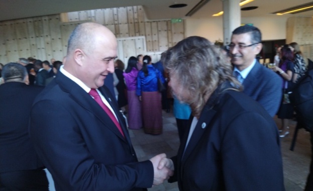 Председателят на Народното събрание Наталия Киселова разговаря с председателя на