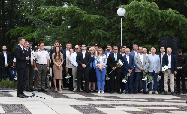 Стара Загора почете паметта на героите си