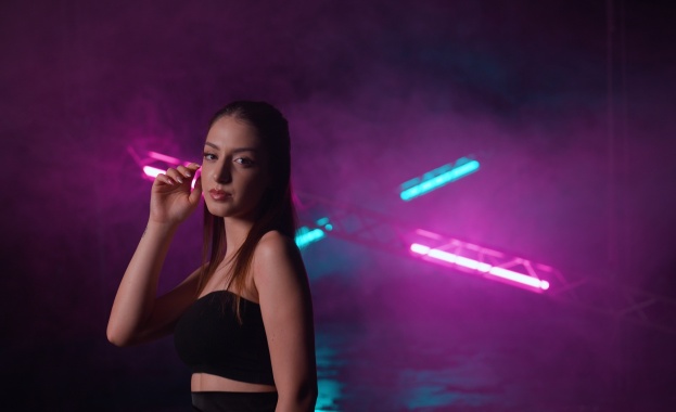 Nikol разкрива истината зад фалшивите връзки с новия  си сингъл „Не мога с теб“