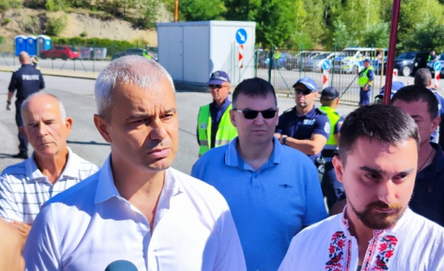 Участници в протест организиран от Тодор Батков пристигнаха на граничния