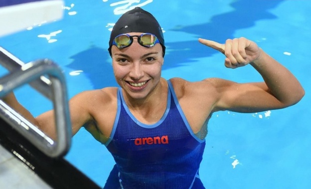 Тея Николова постави нов национален рекорд и се класира за