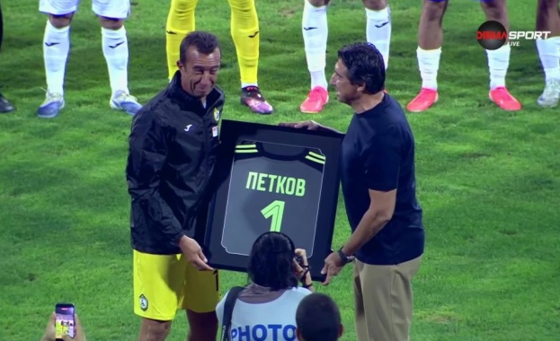 Левски почете Георги Петков преди двубоя със Славия