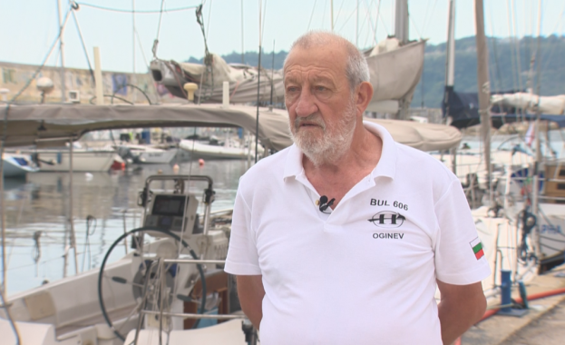 От Морската гара във Варна опитният ветроходец капитан Светлозар Тенев