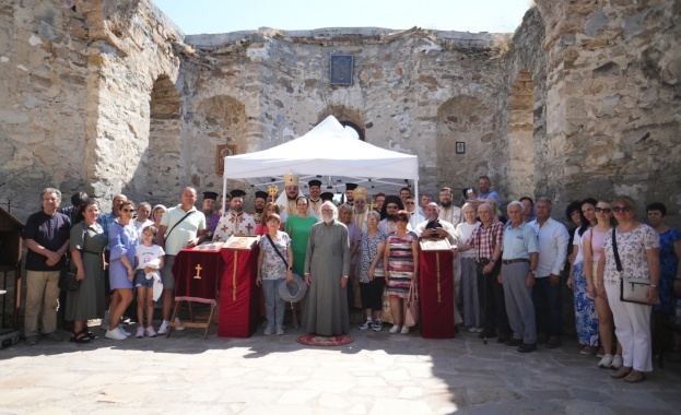 Литургия в Потопената църква край Жребчево 