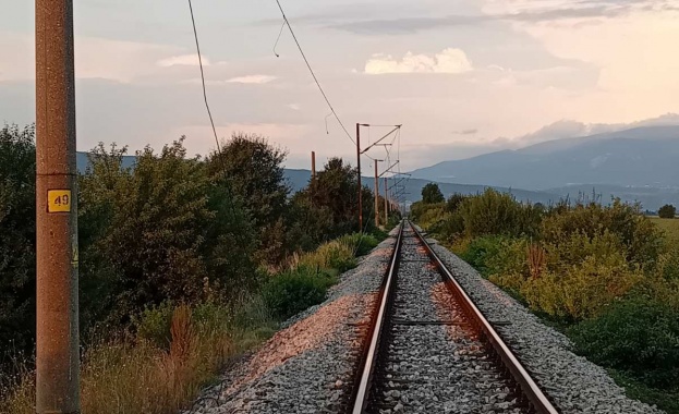 Посегателство върху железопътната инфраструктура тази нощ е довело до повреда